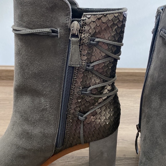 Johnston and Murphy gray suede snakeskin leather block boots - Picture 9 of 10